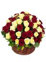 Composizione di rose rosse e bianche